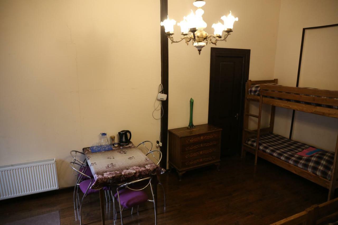 Private Rooms In The City Center - Chonqadze 9 Tbilisi Ngoại thất bức ảnh