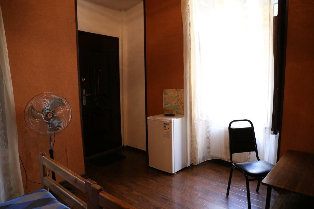 Private Rooms In The City Center - Chonqadze 9 Tbilisi Ngoại thất bức ảnh