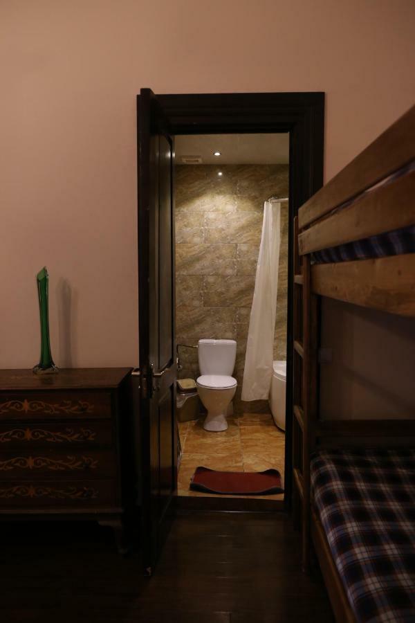 Private Rooms In The City Center - Chonqadze 9 Tbilisi Ngoại thất bức ảnh